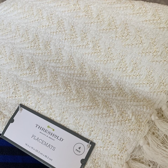 Threshold placemats pack‎ of 4 new with tags white shimmer gold fringe boho - Picture 7 of 12